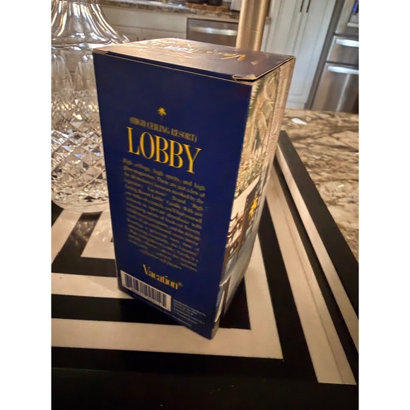 Vacation Lobby Scented Candle High Ceiling Resort Fresh Cut Flowers Sea Breeze - Picture 2 of 8